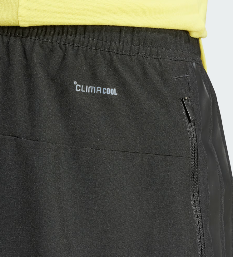 Shorts com Três Listras Projetados para Treinar_