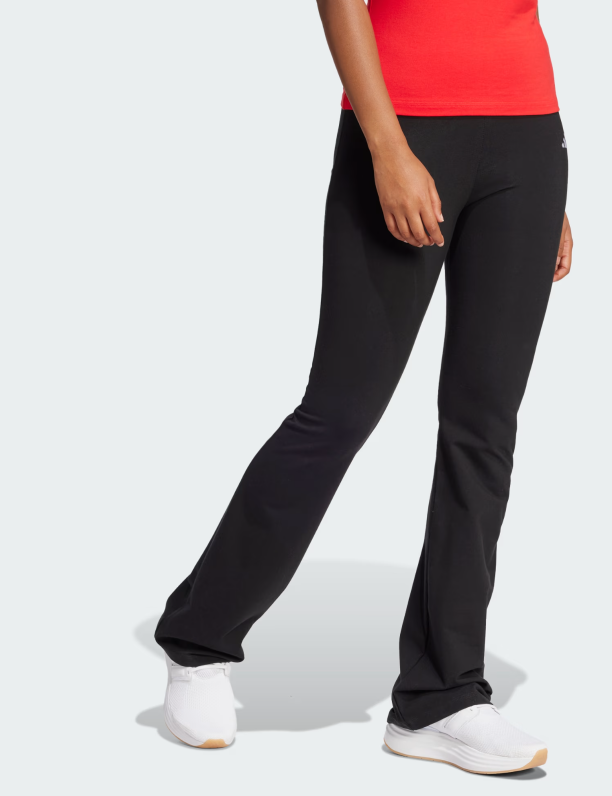 Calça legging Flare Essentials com Logo Pequeno_