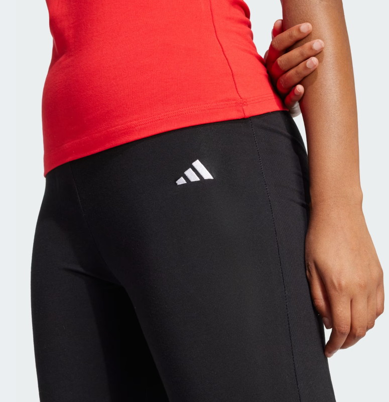 Calça legging Flare Essentials com Logo Pequeno_
