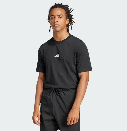 Camiseta Essentials de malha simples com logotipo pequeno