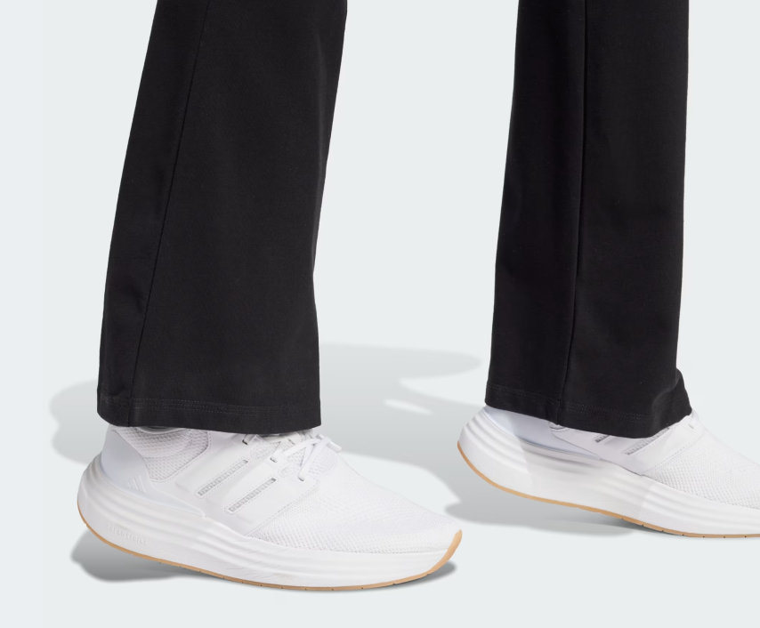 Calça legging Flare Essentials com Logo Pequeno_